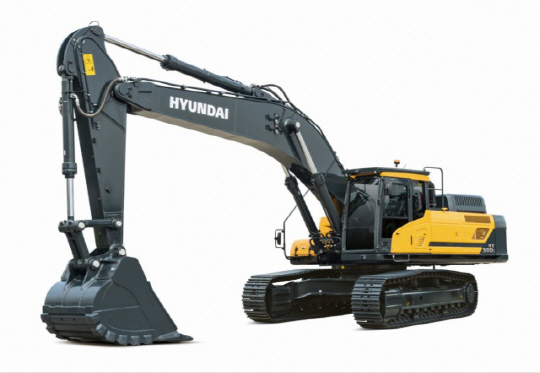 HD현대건설기계가 아르헨티나 리튬 염호 광산에서 수주한 50t급 굴착기(HX500LT3). HD현대건설기계 제공